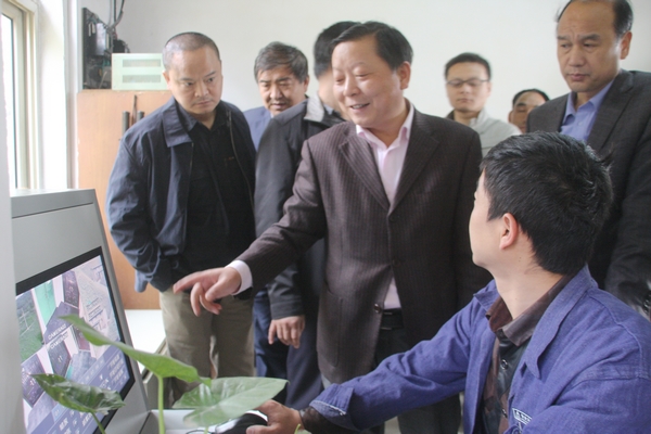  領導現(xiàn)場給予工作指導
