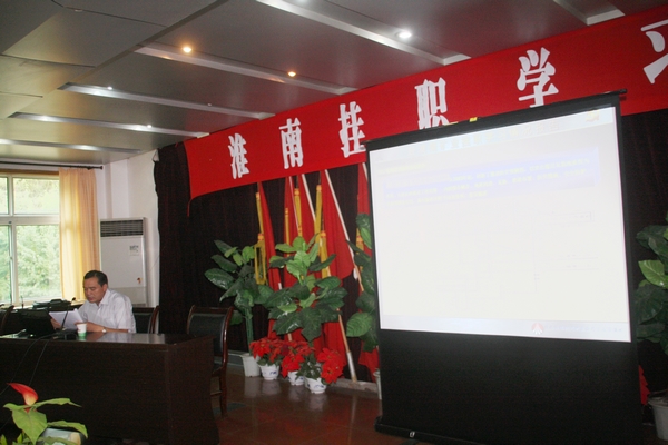 該礦黨委書(shū)記李國(guó)璧和與會(huì)人員交流學(xué)習(xí)體會(huì) 該礦黨委書(shū)記李國(guó)璧和與會(huì)人員交流學(xué)習(xí)體會(huì)
