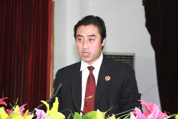 耀州區(qū)人民檢察院預(yù)防職務(wù)犯罪科科長李玉峰同志代表檢察干部做表態(tài)發(fā)言 耀州區(qū)人民檢察院預(yù)防職務(wù)犯罪科科長李玉峰同志代表檢察干部做表態(tài)發(fā)言