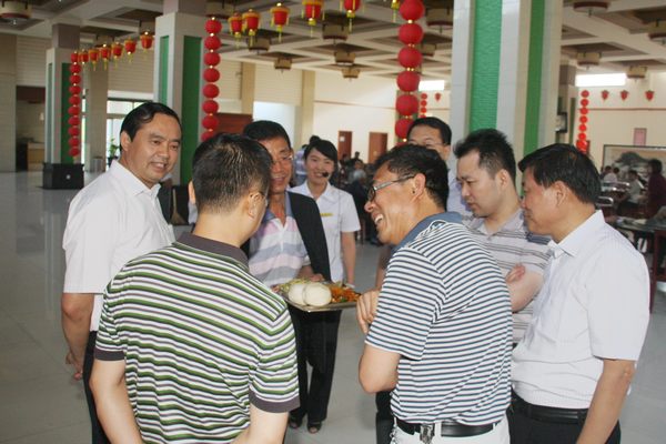省國(guó)資委領(lǐng)導(dǎo)詢(xún)問(wèn)職工生活情況 省國(guó)資委領(lǐng)導(dǎo)詢(xún)問(wèn)職工生活情況